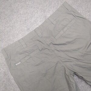 Columbia Sportswear Company Men's Gray Casual Shorts Size 40W‎ 10L